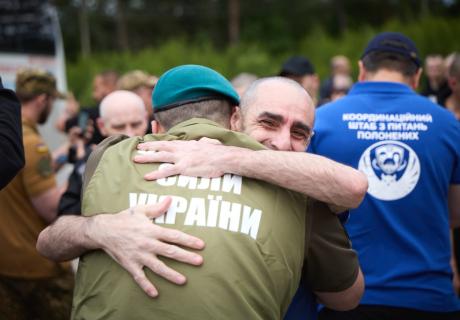 Обмін полоненими: Захисники України повертаються додому