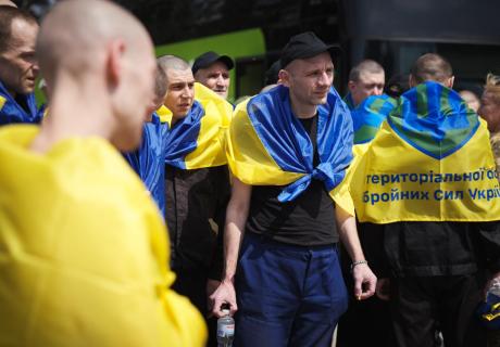 Обмін полоненими: Захисники України повертаються додому
