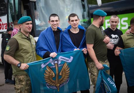 Обмін полоненими: Захисники України повертаються додому