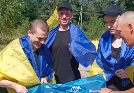 В Україну з російського полону повернулись 84 військових і цивільних